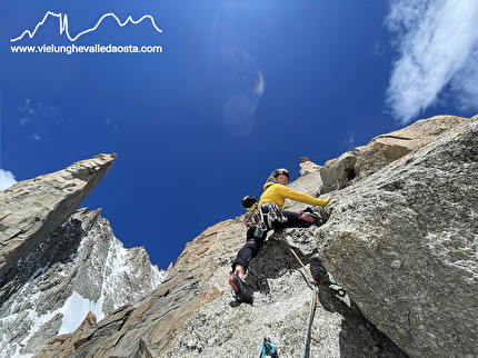 Roi du Siam, Petit Capucin, Mont Blanc, Dafne Munaretto, Gianni Lanza - Dafne Munaretto climbing 'Calcul du Roi' on Roi du Siam (Petit Capucin, Mont Blanc) on 15/07/2024