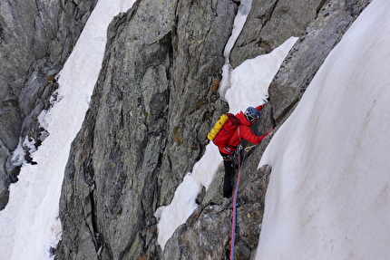 Punta Vardaz, Mont Blanc, Simon Richardson, Michael Rinn - Climbing the South Ridge of Punta Vardaz in the Mont Blanc massif (Simon Richardson, Michael Rinn 18-19/06/2024)