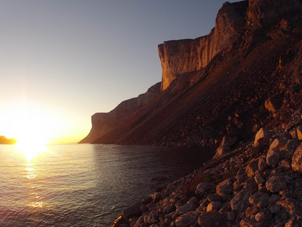 The Arctic Project - Baffin Island - Steve Bradshaw, Dave Glass, Clinton Marteningo, Andrew Porter climbing Bonfire of the Vanities (6c, 280m) on Polar Molar, Baffin Island.