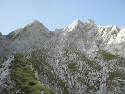Vacanze Romane - Monte Camicia - La parte superiore di Vacanze romane (2070m, 43 tiri, EX-) parete Nord Monte Camicia (Gran Sasso).
