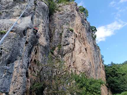 Simone Salvagnin - Simone Salvagnin in arrampicata in Valle di Schievenin (Belluno)