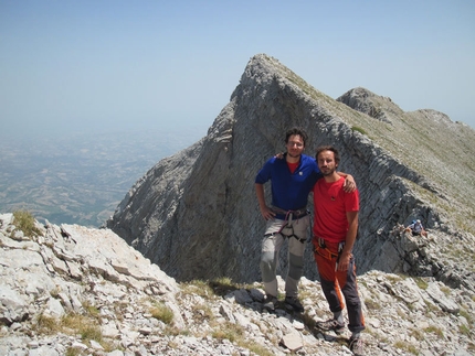 Vacanze Romane - Monte Camicia - Vacanze romane (2070m, 43 tiri, EX-) parete Nord Monte Camicia (Gran Sasso).