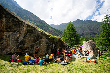 Granpablok, Parco Nazionale del Gran Paradiso - Il raduno di arrampicata boulder Granpablok 2024 a Pont di Valsavarenche, Parco Nazionale del Gran Paradiso, Valle d’Aosta