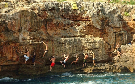 SanVito Climbing Festival – Outdoor Games 2012 - Deep Water soloing a San Vito Lo capo