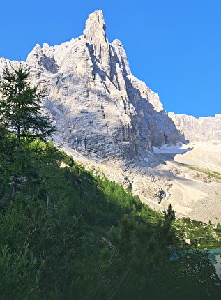 Dito di Dio, Lago di Sorapis, Dolomiti, Marco Milanese - La salita e BASE jump del Dito di Dio al Lago di Sorapis, Dolomiti, di Marco Milanese
