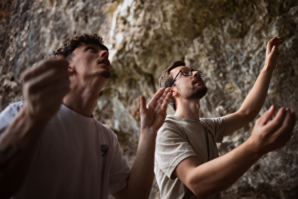 Maximillian Milne - Max Milne e Will Bosi prima del flash 'Bewilderness' (8B+/V14) a Badger's Cove, UK, 08/2024