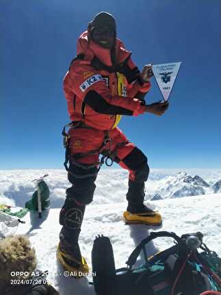 K2 70 - K2 70: Ali Durani il 28 raggiunge la vetta alle 9 di mattina aprendo la via con gli sherpa
