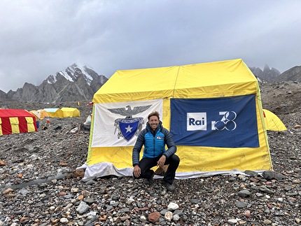 K2 70 - K2 70: L’amico e collaboratore Massimiliano Ossini ci raggiunge al campo base e con noi sale a campo  1 a 6000m.