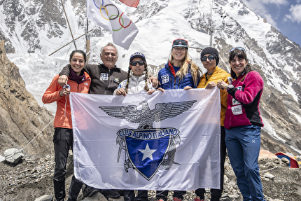 K2 70 - K2 70: il grazie Club Alpino Italiano, ai suoi soci e a tutti i dirigenti. Silvia Loreggian, Agostino Da Polenza, Nadeema Sahar, Federica Mingolla, Samina Baig e Anna Torretta