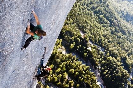 Barbara Zangerl - Barbara Zangerl climbing End of Silence 8b+, Feuerhorn