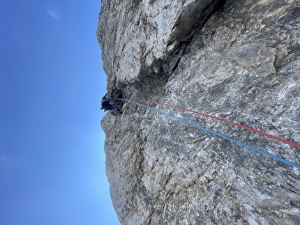 Monte Ciarido, Marmarole, Dolomiti, Andrea Gremes, Mattia Colmagro - Andrea Gremes sull’ottavo tiro in uscita dal diedro fessurato della 'Via Giannina' al Monte Ciarido, Marmarole Orientali, Dolomiti (Mattia Colmagro, Andrea Gremes 13/08/2024)