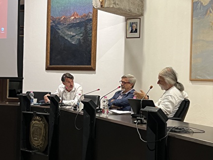 K2 Alessandro Filippini Luca Calvi Antonio Montani - Il Presidente generale del Cai Antonio Montani, lo scrittore e traduttore Luca Calvi, e il giornalista e storico dell'alpinismo Alessandro Filippini ad Auronzo di Cadore il 23/08/2024