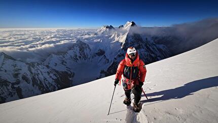 K2 Tommaso Lamantia Mattia Sella - Tommaso Lamantia sul K2 tra C3 e C4, luglio 2024. Sullo sfondo il Broad Peak