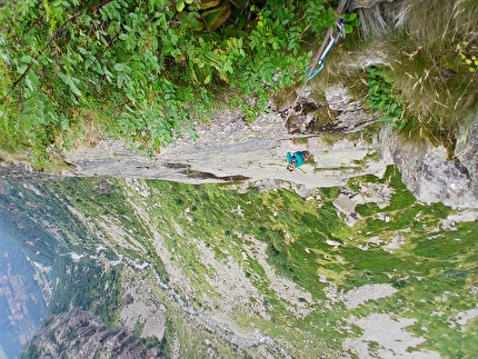 Vallone de Sea - La via 'Alice nel vallone delle meraviglie' al Trono Osiride in Vallone di Sea: verso la cengia mediana, su L5