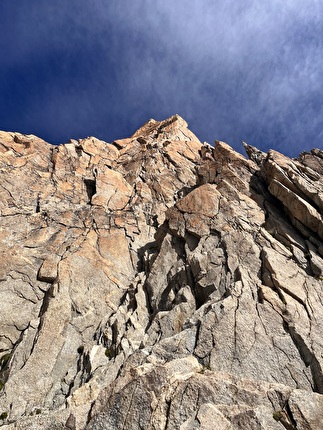 Nasim Eshqi, Sina Heidari - The first ascent of 'Rise up for human rights' on Le Minaret in the Mont Blanc massif (Nasim Eshqi, Sina Heidari, Michel Piola 09/2023)