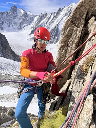 Nasim Eshqi, Sina Heidari - The first ascent of 'Rise up for human rights' on Le Minaret in the Mont Blanc massif (Nasim Eshqi, Sina Heidari, Michel Piola 09/2023)
