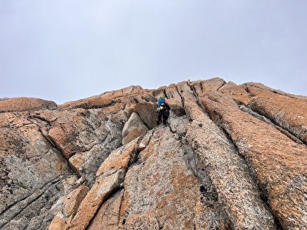 Nasim Eshqi, Sina Heidari - The first ascent of 'Rise up for human rights' on Le Minaret in the Mont Blanc massif (Nasim Eshqi, Sina Heidari, Michel Piola 09/2023)
