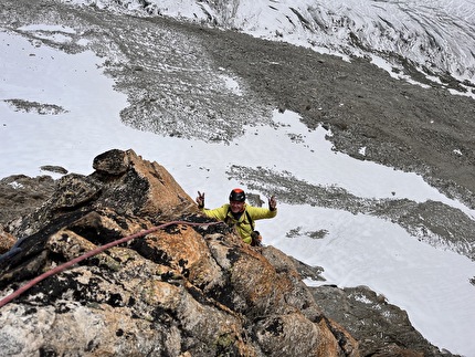 Nasim Eshqi, Sina Heidari - The first ascent of 'Rise up for human rights' on Le Minaret in the Mont Blanc massif (Nasim Eshqi, Sina Heidari, Michel Piola 09/2023)