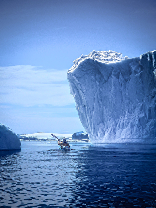 Odissea Borealis, Greenland, Matteo Della Bordella, Alex Gammeter, Silvan Schüpbach, Symon Welfringer - Kayaking before making the first ascent of 'Odissea Borealis' on the NW Face of Drøneren in Greenland (Matteo Della Bordella, Alex Gammeter, Silvan Schüpbach, Symon Welfringer, summer 2024)