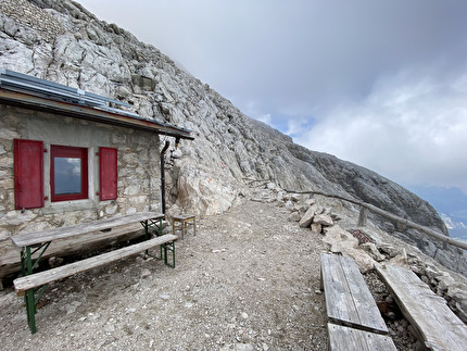 Civetta Dolomiti Via Normale - Rifugio Torrani al Civetta 