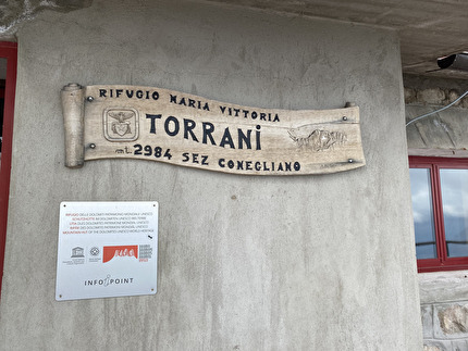 Civetta Dolomiti Via Normale - Rifugio Torrani al Civetta 