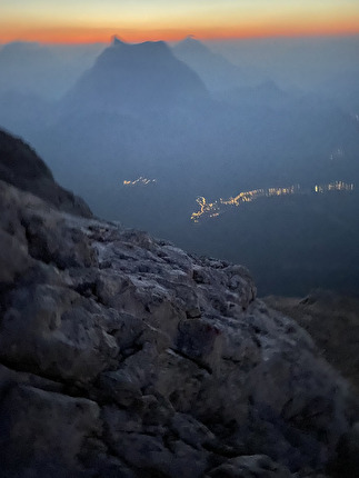 Civetta Dolomiti Via Normale - La Via Normale al Civetta; il tratto sopra il Rifugio Torrani all'alba