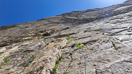 Pamir Pyramid, Karavshin valley, Ak-su, Pamir Alai, Kyrgyzstan, Papa Ionut, Alex Manoliu - Pamir Rainy Avenue on Pamir Pyramid, Karavshin, Ak-su (Papa Ionut, Alex Manoliu 07/2024): navigating Pitch 6. Some loose block with and some good slab climbing