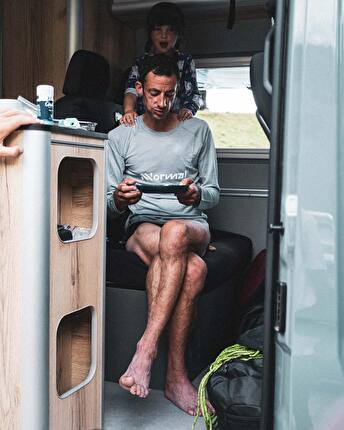 Kilian Jornet Burgada  - Kilian Jornet Burgada durante la salita degli 82 Quattromila delle Alpi in soli 19 giorni, estate 2024