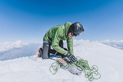 Kilian Jornet Burgada - Kilian Jornet Burgada durante la salita degli 82 Quattromila delle Alpi in soli 19 giorni, estate 2024. Stage 14, Monte Bianco