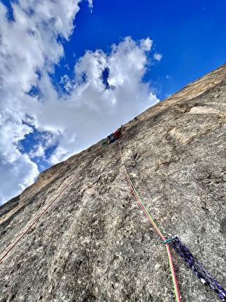 Punta Emma Catinaccio Dolomiti Mariapia Ghedina Diego Mabboni - Diego Mabboni durante la prima libera di 'Sto imparando a volare' alla Punta Emma del Catinaccio, Dolomiti (Mariapia Ghedina, Diego Mabboni 08/2024)