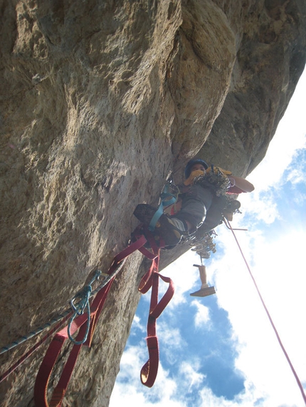 Pilastro Parmenide - Cima dell'Auta Orientale, Dolomiti - Giorgio Travaglia in apertura del 7° tiro del Pilastro Parmenide