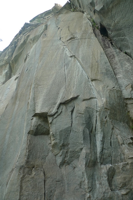 Hazel Findlay - The route line of the famous The Doors, Cadarese, Italy