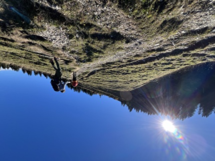 Dal freddo improvviso al buio anticipato: i rischi delle escursioni autunnali in montagna