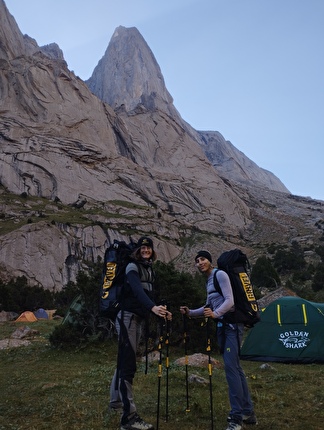 Ak-Su, Pamir Alay, Kirghizistan, Alessandra Prato, Camilla Reggio - Alessandra Prato e Camilla Reggio, primo girono della Ak-Su valley in Kirghizistan, agosto 2024