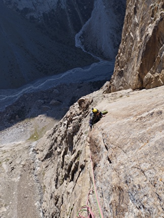 Ak-Su, Pamir Alay, Kirghizistan, Alessandra Prato, Camilla Reggio - L'apertura del sesto tiro di 'Messy Dreamers' nella Ak-Su valley, Kirghizistan (Alessandra Prato, Camilla Reggio 08/2024