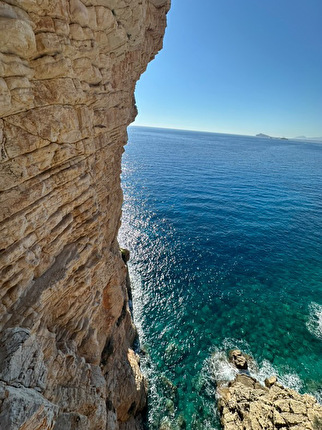Pedra Longa Sardegna - Pedra Longa, Sardegna: sulla via 'Giai amus a obiare' aperta in solitaria da Josef Hilpold