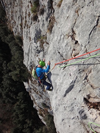 Monte Cimo, Brentino, Val d'Adige, Daniel Ferrari, Cristina Oldrati, Matteo Rivadossi - A metà di L4 di 'Z di Zorro' alle Pale Basse, Monte Cimo