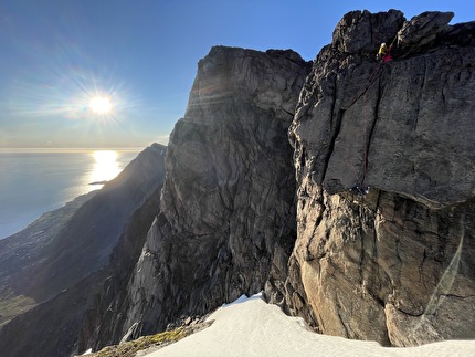 Innaarsuit, Greenland, Indie Fallowfield, Ben Kent, Chris Moore - Innaarsuit, Greenland: summit crags don’t get much better than this! Too good to not do this incredible pitch, Indie Fallowfield seconding Chris Moore up ’Nae Creamies’ E3 5c