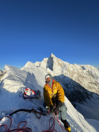 Mt Pholesobi, Nepal, Hidesuke Taneishi, Hiroki Yamamoto - Hiroki Yamamoto in cima durante l'apertura di 'North Face Direct' su Mt Pholesobi (6652m) in Nepal (Hidesuke Taneishi, Hiroki Yamamoto 2024)