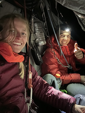 El Nino, El Capitan, Yosemite, Lara Neumeier, Nemuel Fuerle - Lara Neumeier e Nemuel Fuerle durante la ripetizione di 'El Niño' con la variante 'Pineapple Express' su El Capitan in Yosemite, novembre 2024