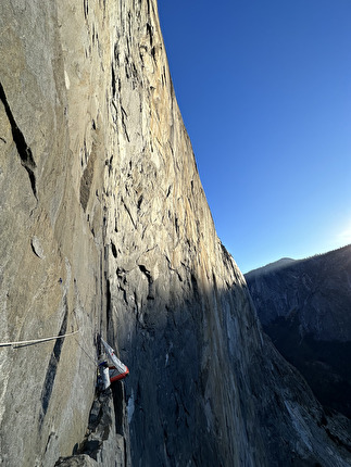 El Nino, El Capitan, Yosemite, Lara Neumeier, Nemuel Fuerle - Lara Neumeier e Nemuel Fuerle durante la ripetizione di 'El Niño' con la variante 'Pineapple Express' su El Capitan in Yosemite, novembre 2024