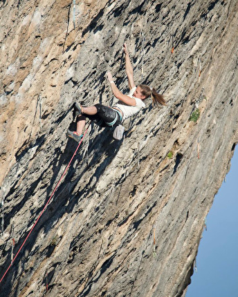 Jessica Pilz - Jessica Pilz su Papichulo (9a+) a Oliana in Spagna
