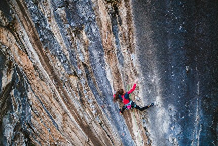 Laura Rogora - Laura Rogora su 'Trofeo dell'Adriatico' (9a+) a Bus de La Stria, Arco