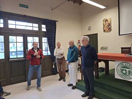 Club Alpino Accademico Italiano - Il presidente Mauro Penasa con i tre nuovi soci onorari Gianni Martinelli, Giuseppe Popi Miotti e Andrea Zannini al Convegno Nazionale 2024 del Club Alpino Accademico Italiano, a Lonato (BS) il 16/11/2024