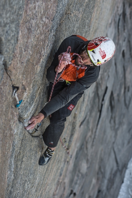 Baffin Island - Baffin Island 2012: Hansjörg Auer climbing The Door