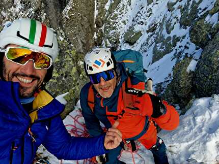 Ponteranica, Val Gerola, Orobie Valtellinesi, Emanuele Barabesi, Cristian Candiotto - L'apertura di 'Er gallo' sull'avancorpo della cima di Ponteranica Occidentale in Val Gerola (Emanuele Barabesi, Cristian Candiotto 23/11/2024)