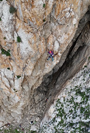 Monte Monaco, Sicilia, Paweł Zieliński - Paweł Zieliński sul primo tiro di 'Forza di Polacco' sul Monte Monaco, Sicilia (11/2024)