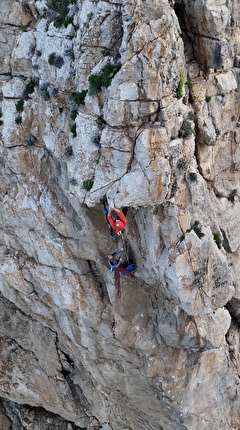 Monte Monaco, Sicilia, Paweł Zieliński - Paweł Zieliński sul quinto tiro di 'Forza di Polacco' sul Monte Monaco, Sicilia (11/2024)