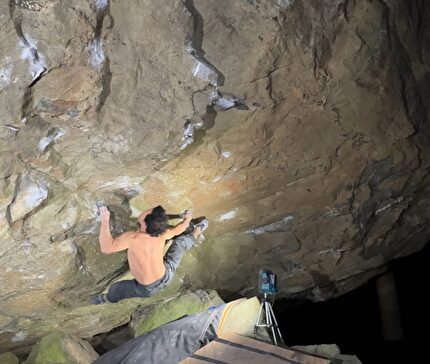 Dai Koyamada - Dai Koyamada su 'Kaikien' (8C) a Mt. Kasagi in Giappone, 11/2024