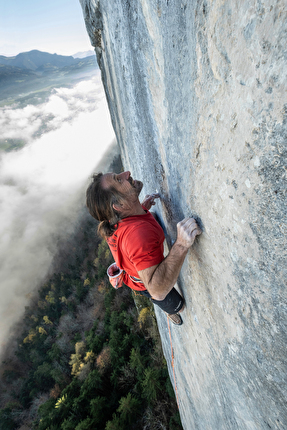 Alex Huber - Alexander Huber libera 'Mythos' (8c+) a Barmsteine